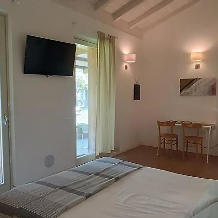 Cascina Borgofrancone 3* Джера-Ларио
