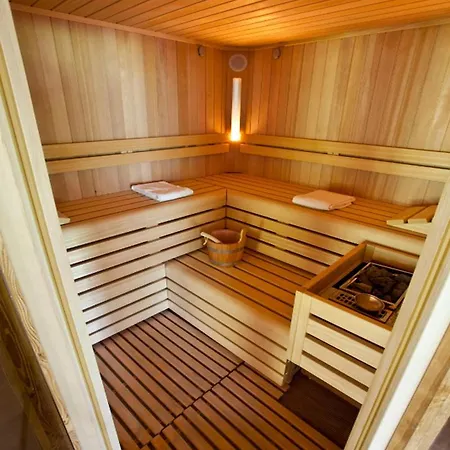Cascina Borgofrancone Aparthotel 3*